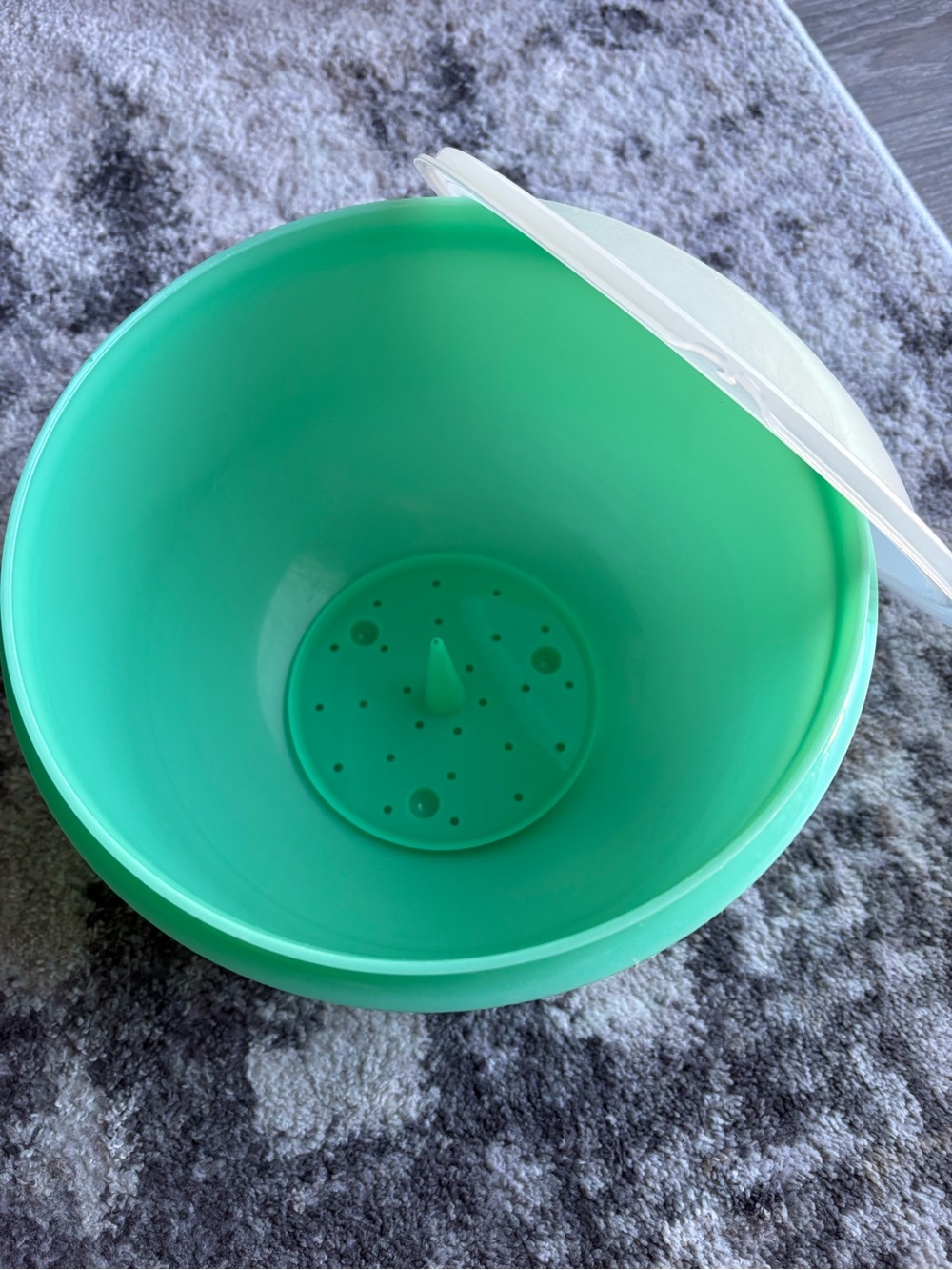 Tupperware Mint Green Salad Crisper Bowl with Inner Strainer